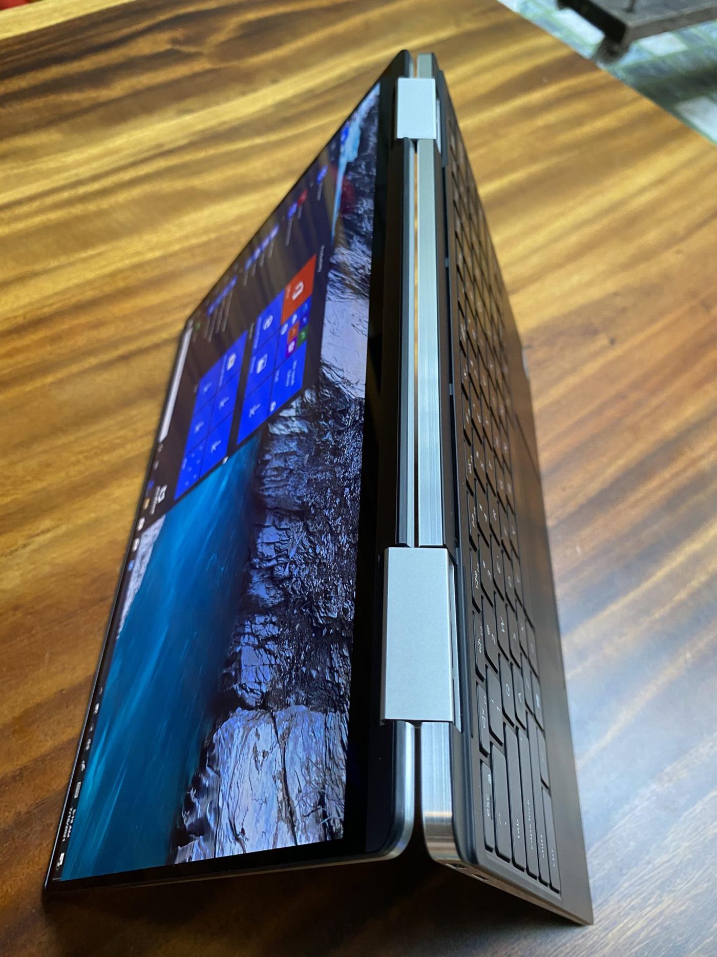 Dell-XPS-7390-2in1-Core-i7-8
