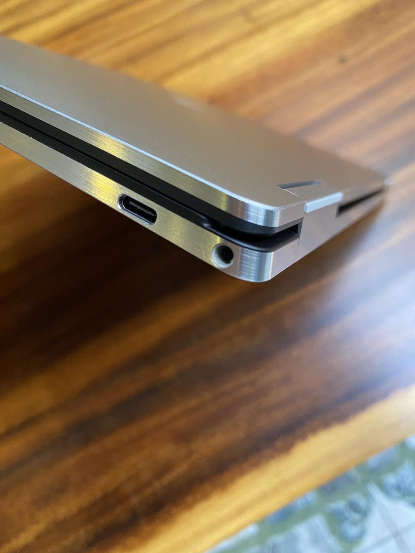 Dell-XPS-7390-2in1-Core-i7-9